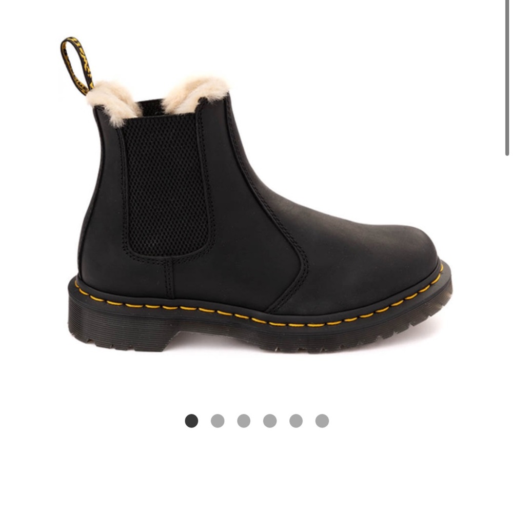 Dr Marten’s WOMEN'S FAUX FUR LINED CHELSEA BOOTS